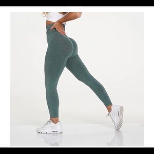 NVGTN Forest Green Seamless Leggings